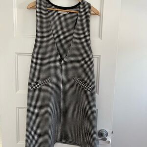 Simone’s Rose Black and White Checked Houndstooth Jumper